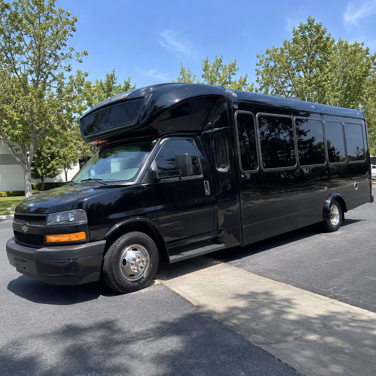 davie 15 passenger party bus